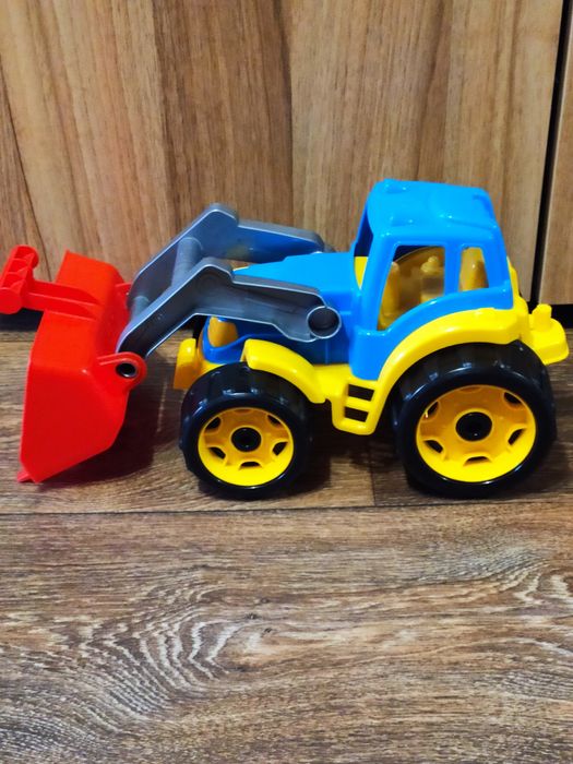 Трактор-навантажувач