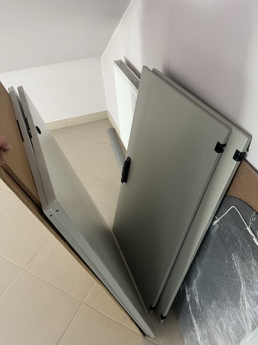 Серверна шафа металева