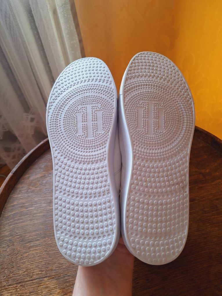 Buty skórzane Tommy Hilfiger- Slip On City Sneaker z nowej kolekcji