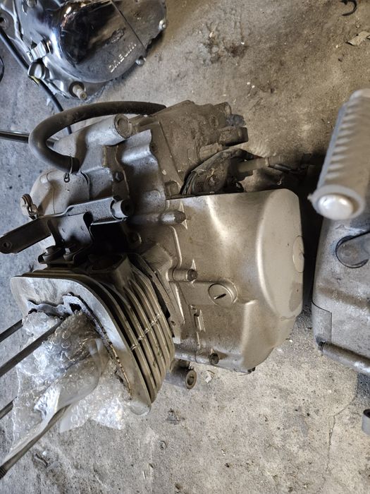 Sym husky 125 Silnik części