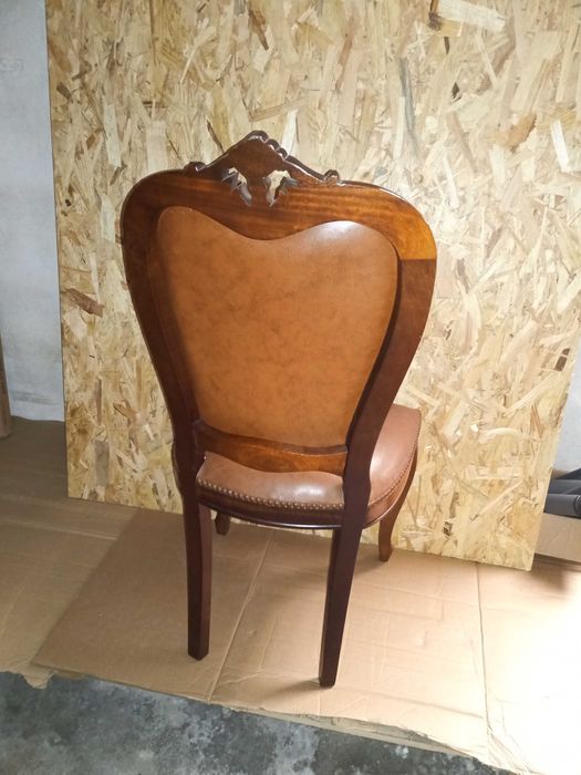 4 Cadeiras mogno e imitação pele