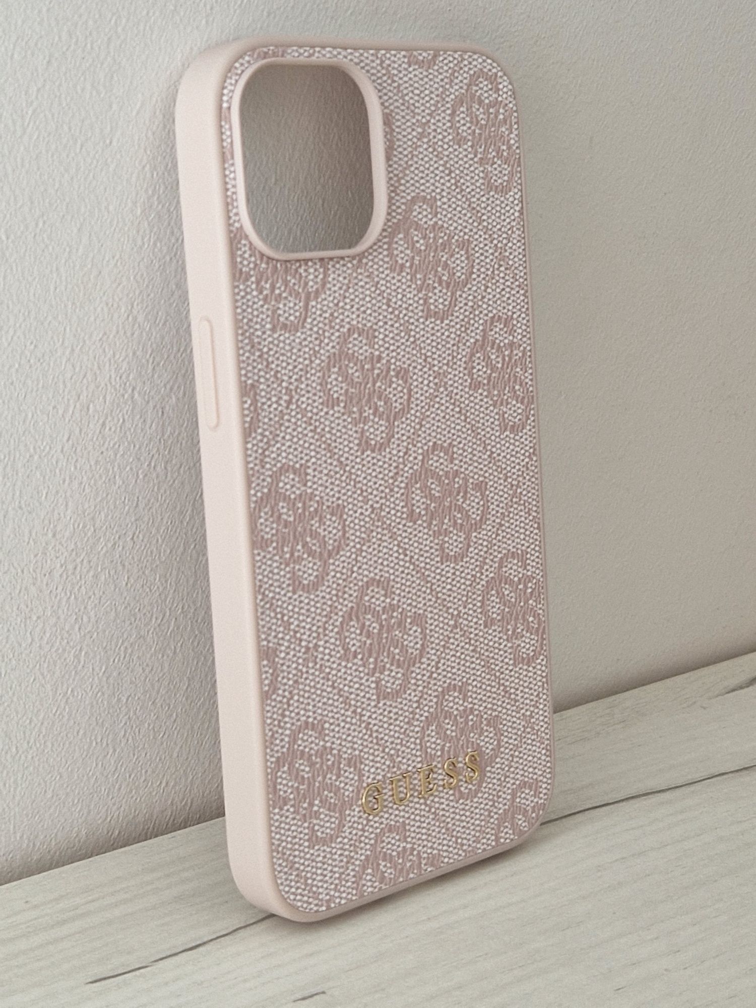 Oryginalne Etui GUESS Hardcase 4G Metal do Iphone 14 Różowy