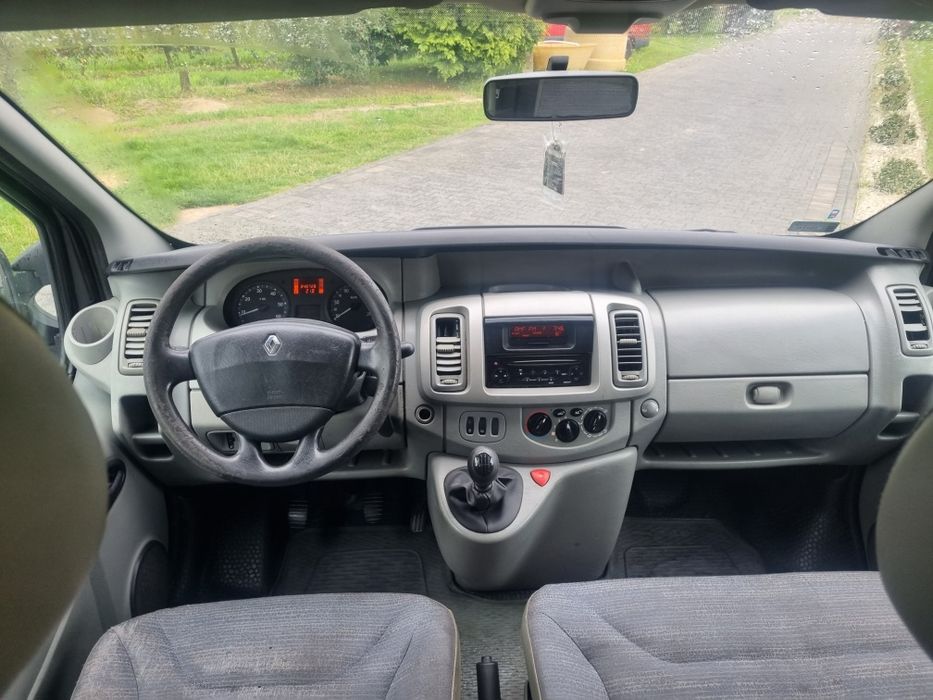 Renault Trafic 2.0 DCI  9 osobowy tył drzwi klimatyzacja