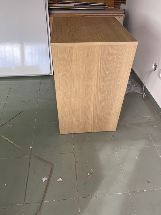 Móvel baixo de quarto em carvalho com 4 gavetas