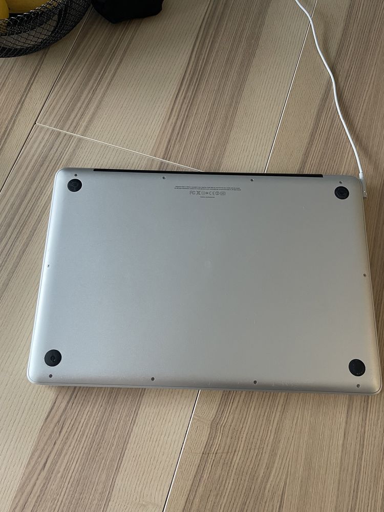 Macbook 15 Pro - i7, 16 Gb, 256 SSD