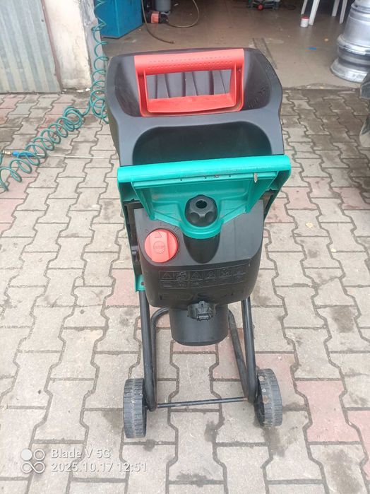 Rozdrabniacz do gałęzi Bosch 2000 Watt.