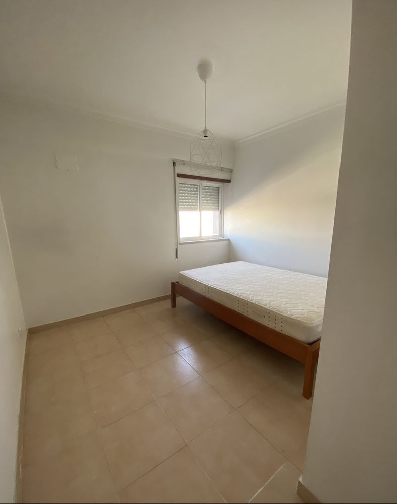 Arrendamento anual T1 com piscina