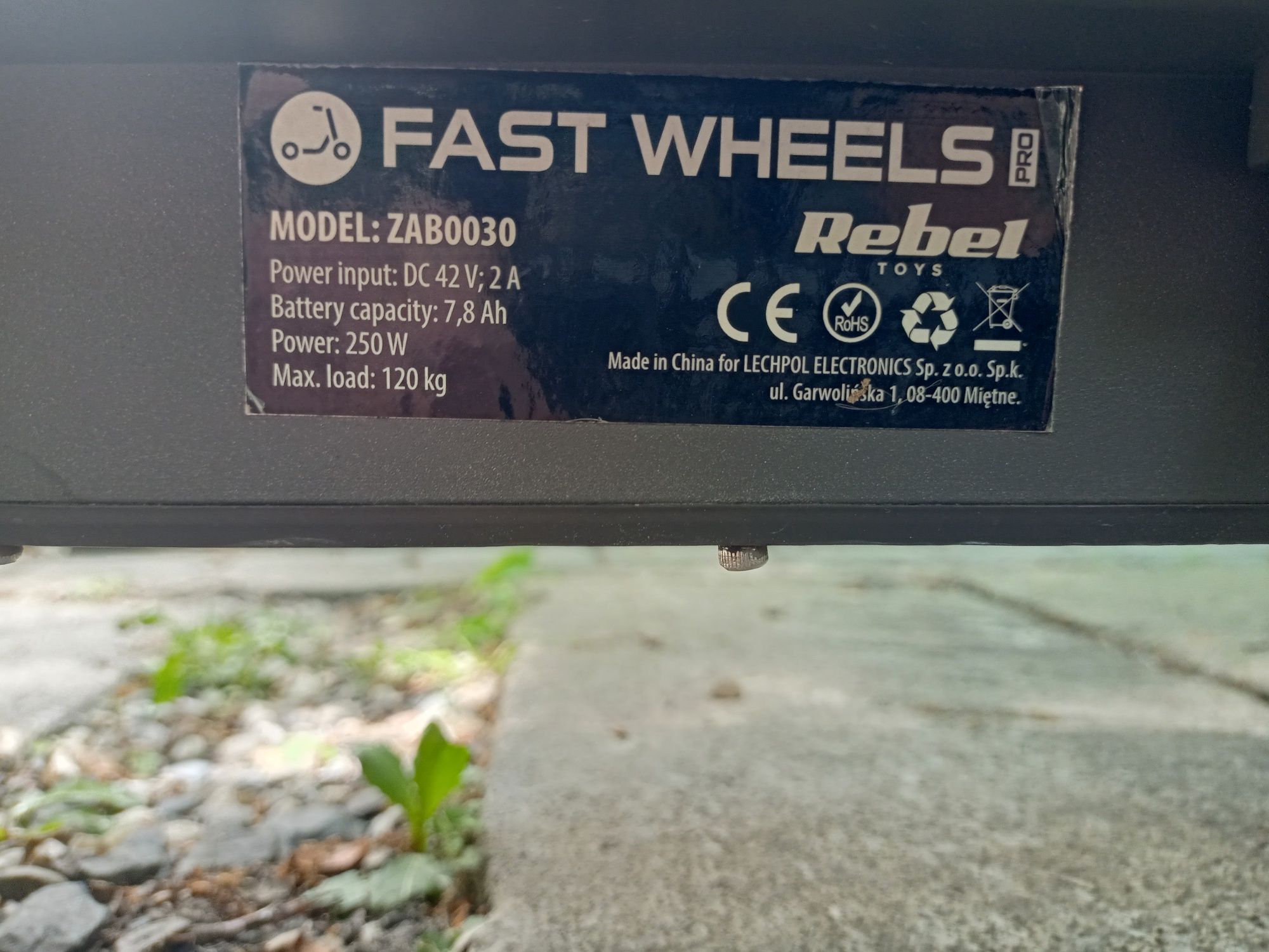 Hulajnoga elektryczna "Rebel Fast Wheels Pro*