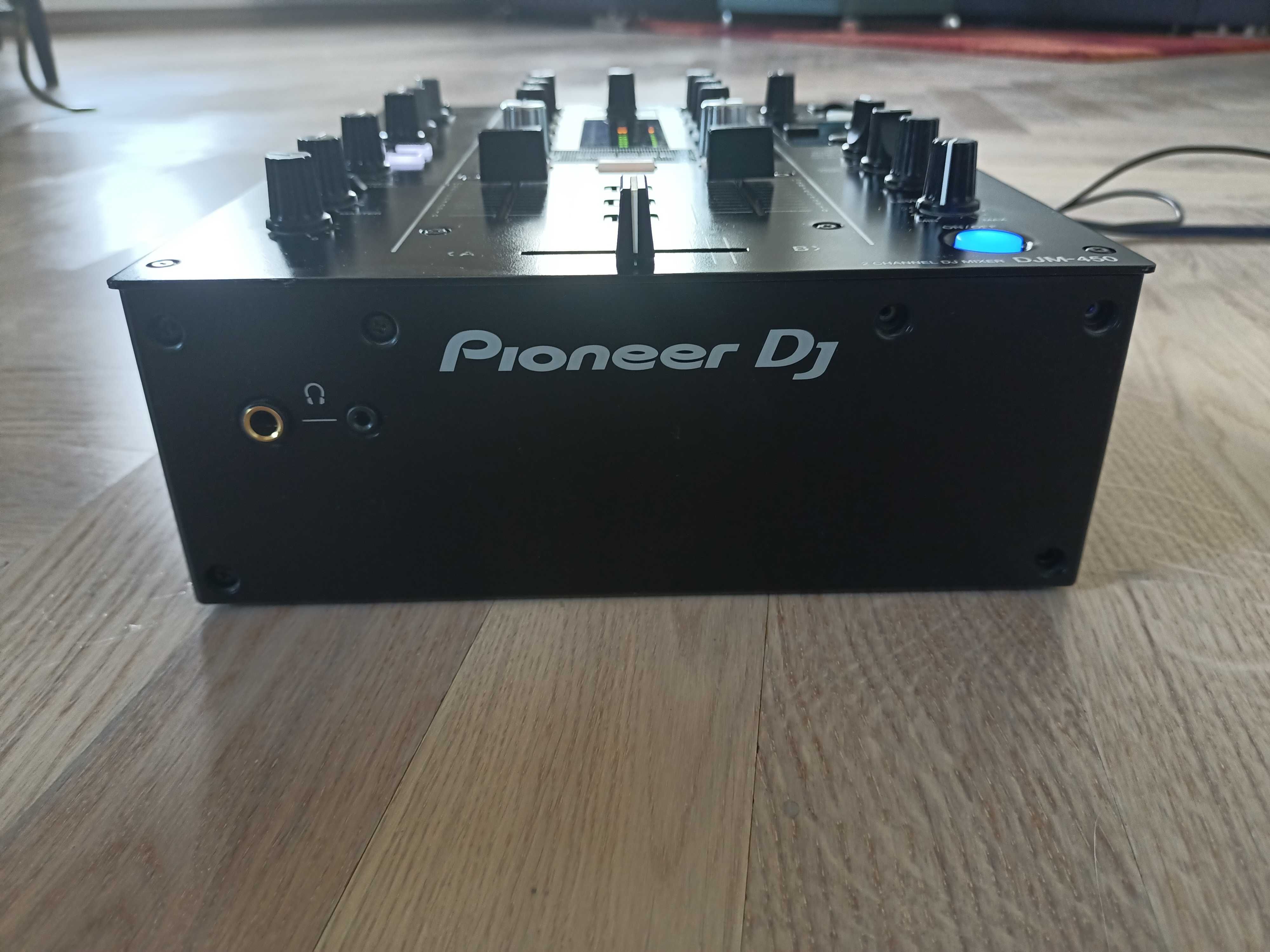 Pioneer Djm 450 mixer.