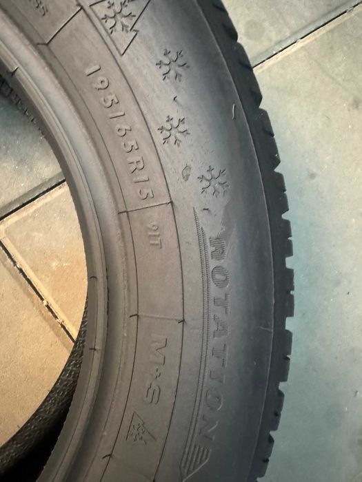 Opony zimowe 195/65/R15 Dunlop Winter Response 2 / 2022r - 2 sztuki