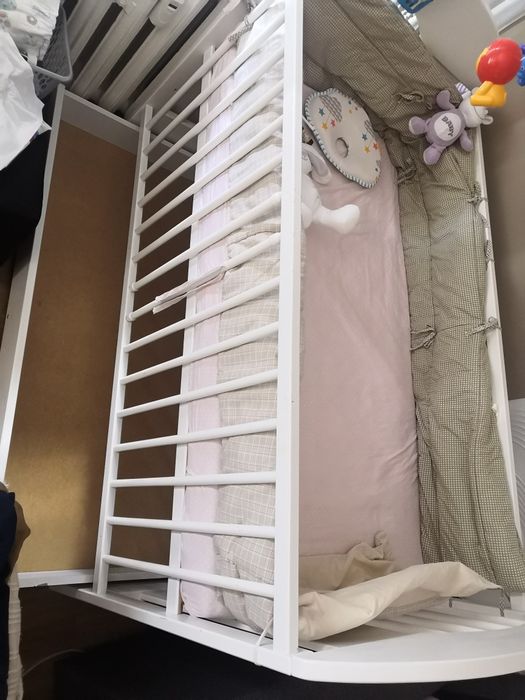 Łóżko dla dziecka z szufladą.