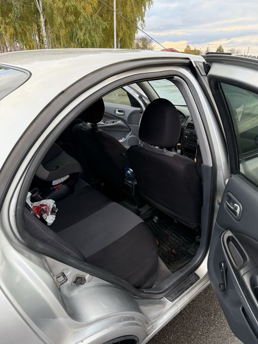 Nissan Almera 2005