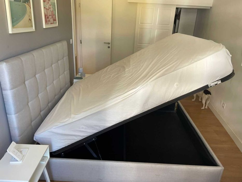 Cama Queen box com cabeceira Cinza claro 190 x 160