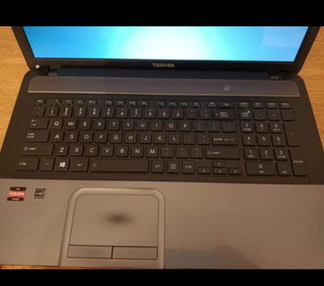 Laptop Toshiba 17,3 cala