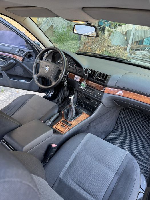 Bmw e39 520i (бмв)
