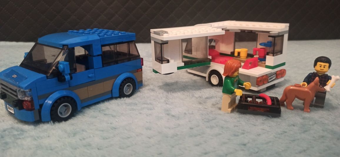 Lego City 60117 Van z przyczepą kempingową