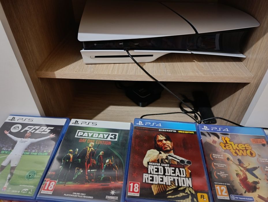 PS 5 mídia física + 2 controle+ 4 jogos