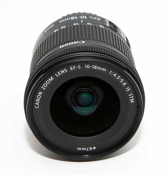 Canon EF-S 10-18mm 1:4.5-5.6 IS STM com parasol e caixa