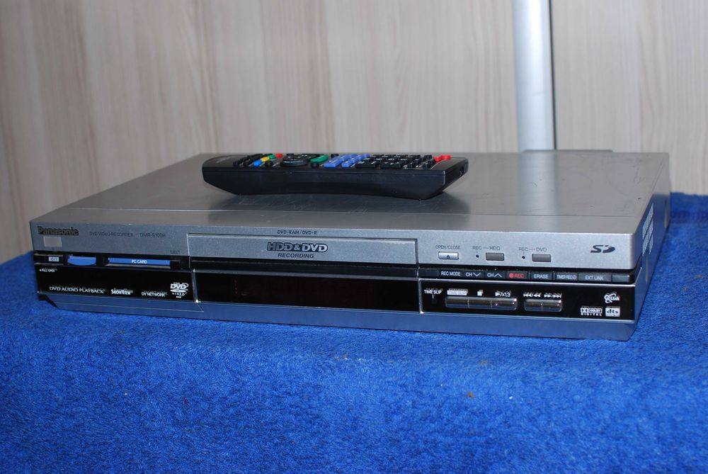 Nagrywarka DVD z Dyskiem twardym Panasonic DMR-E100HEG  z pilotem