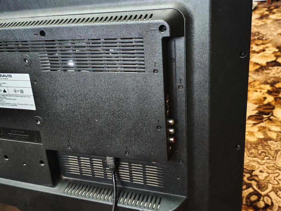 Продам телевізор Bravis LED-32C2000B з Android-приставкою.