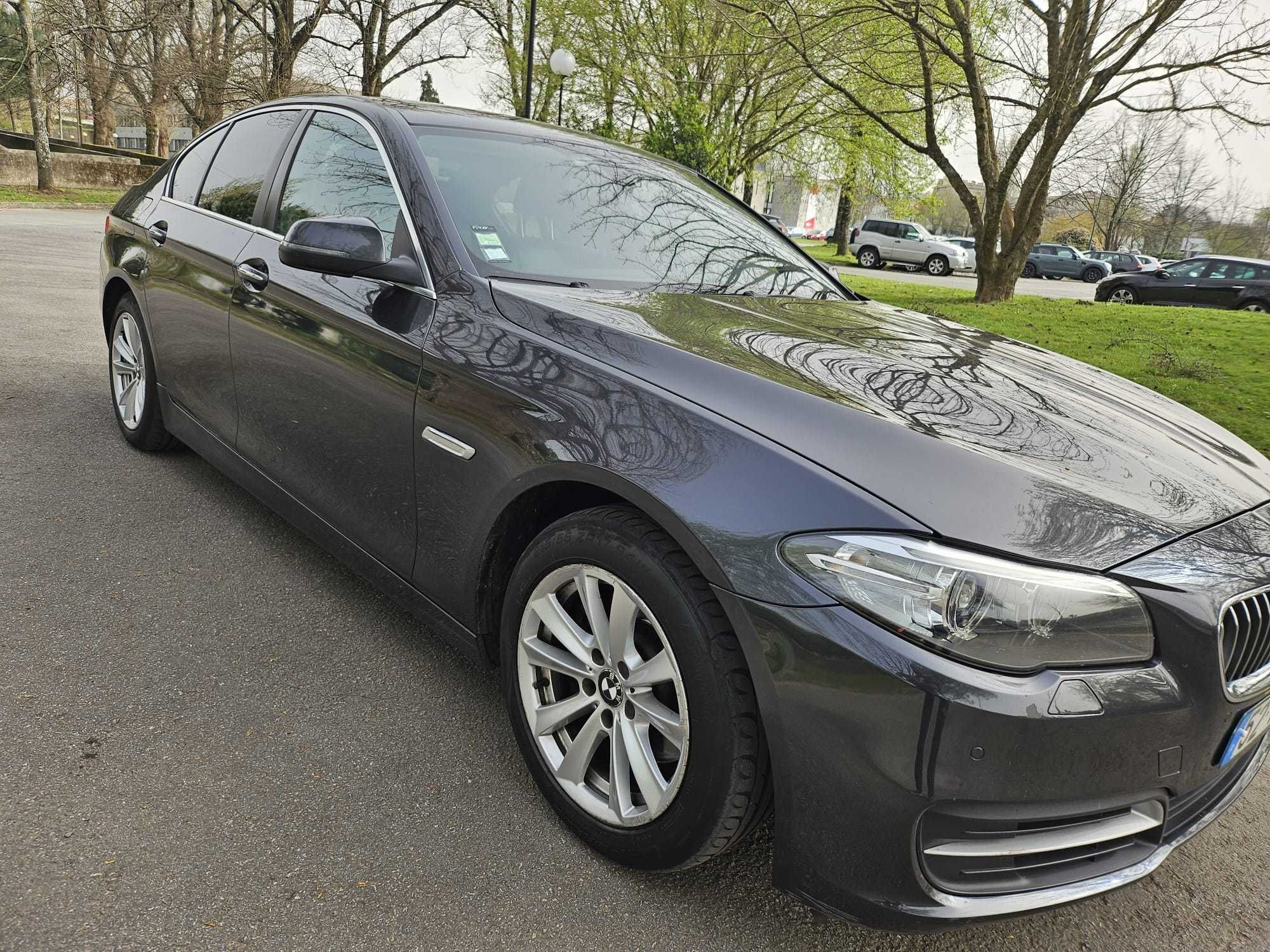 Vendo BMW cinza escuro 520