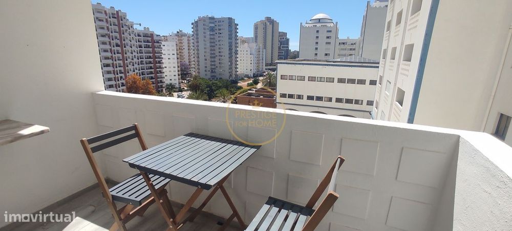 Apartamento T1 Praia da Rocha - perto da praia - varanda - condomínio