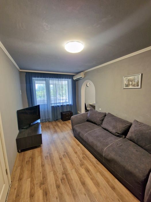 Продам 2 ком. квартиру пр.Богдана Хмельницкого,  пр. Поля