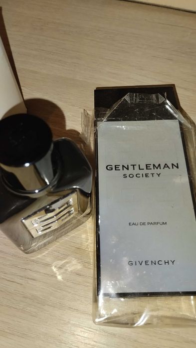 Perfume completamente novo em caixa