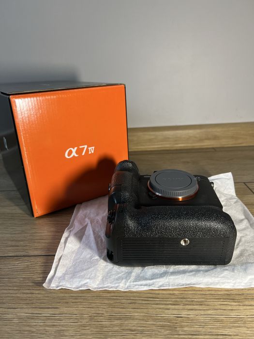 Aparat NOWY  sony a7 iv z gwarancja + battery grip oraz 3 baterie sony