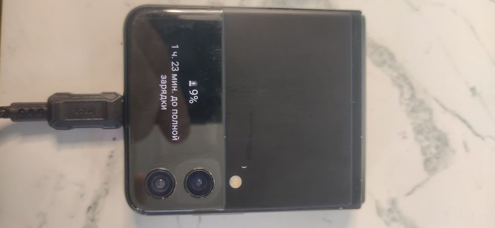 На запчасти ноутбук Samsung z flip 3 5g