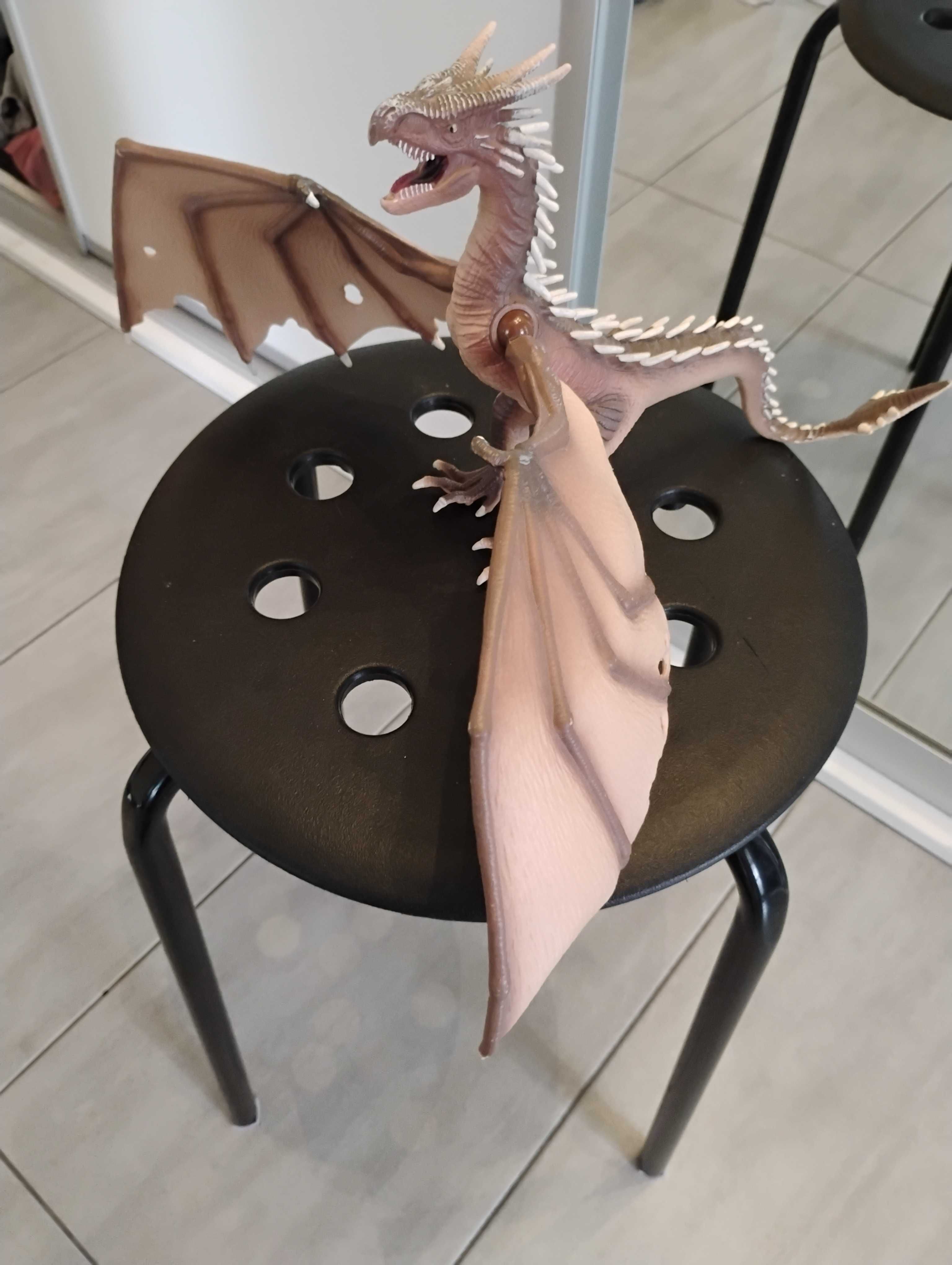Smok z Harry Potter Rogogon Węgierski figurka