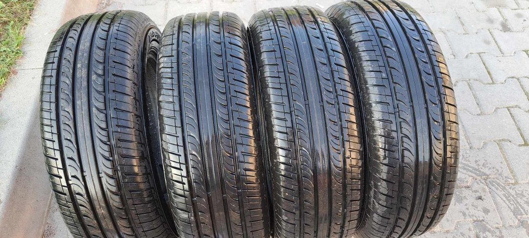 Komplet opon letnich 195/65 R15