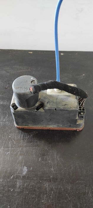 Fecho central VW Polo 3P 1999.