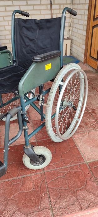 Інвалідне крісло-коляска КИС-1