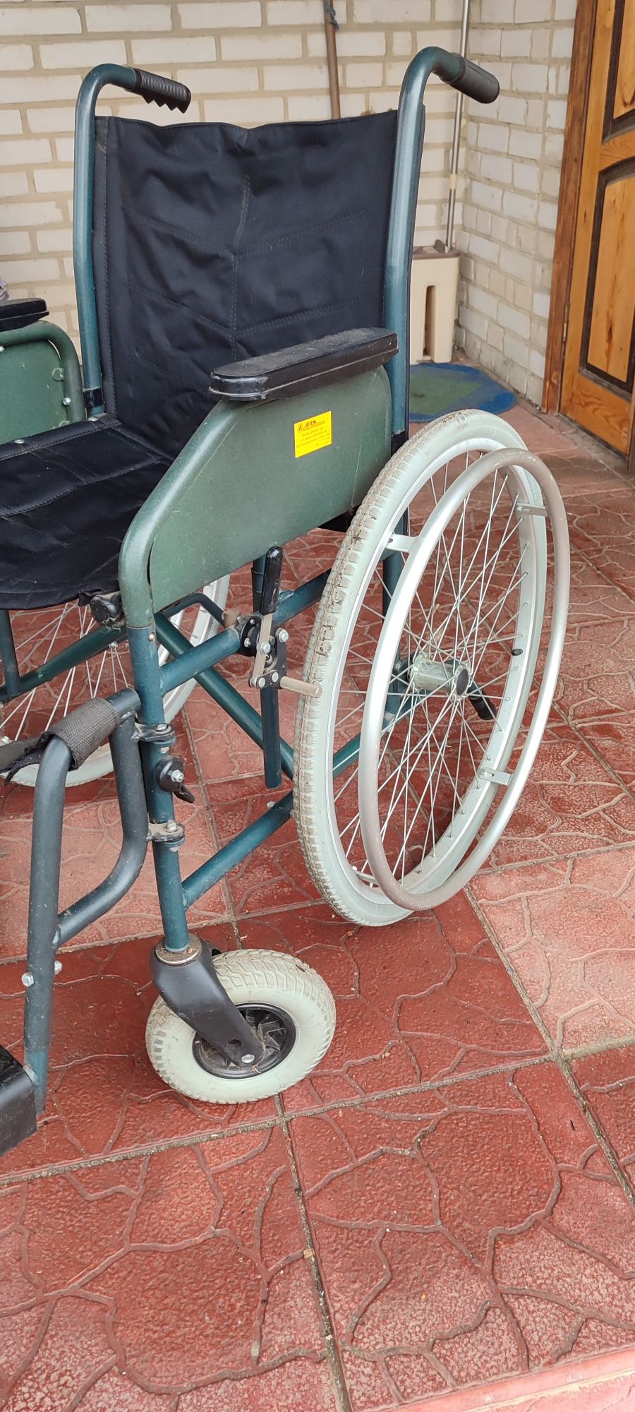 Інвалідне крісло-коляска КИС-1