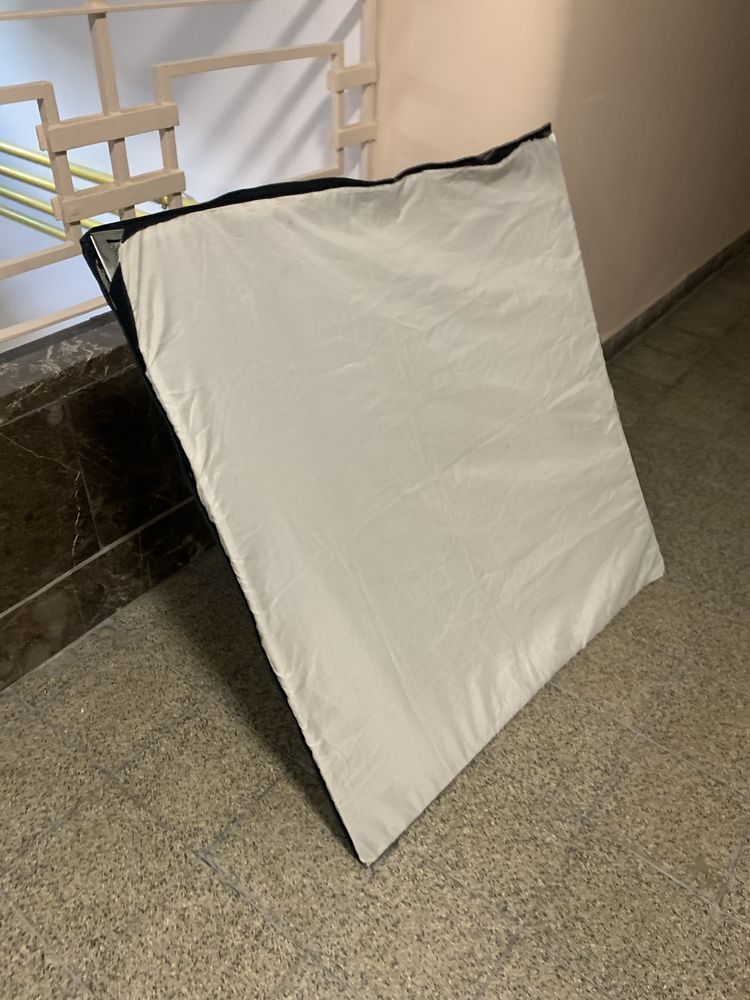 Softbox 100x100mocowanie elfo