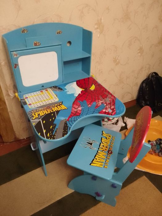 Стіл письмовий дитячий