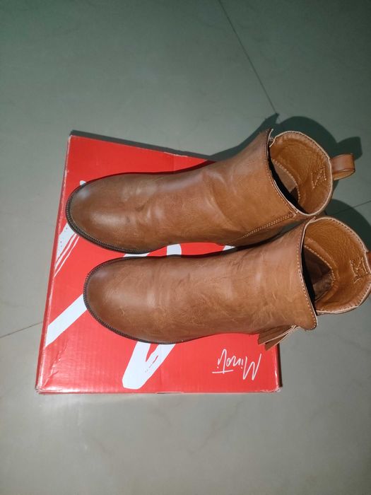 Botki dziewczęce  roz.33 jak nowe Minotti