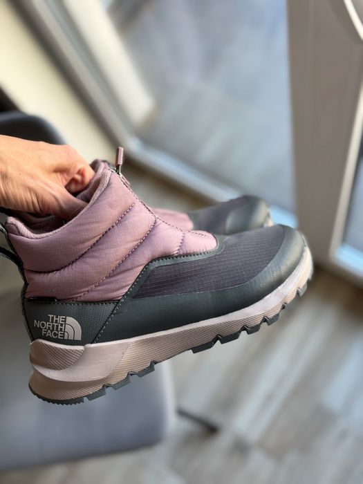 Нові Чоботи 37р, the north face