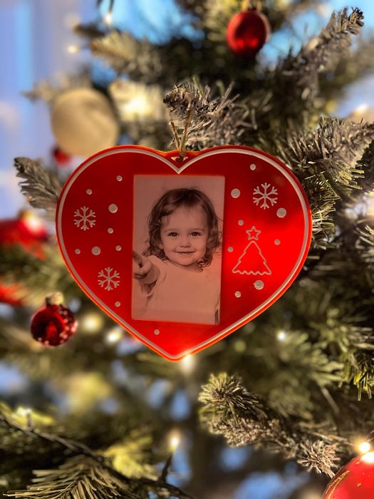 Ramka wraz z zdjęciem bombka świąteczna idealna na prezent