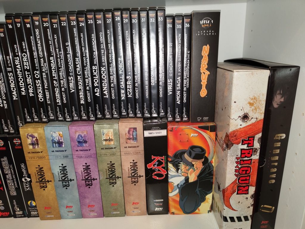 Vários DVD's de Anime