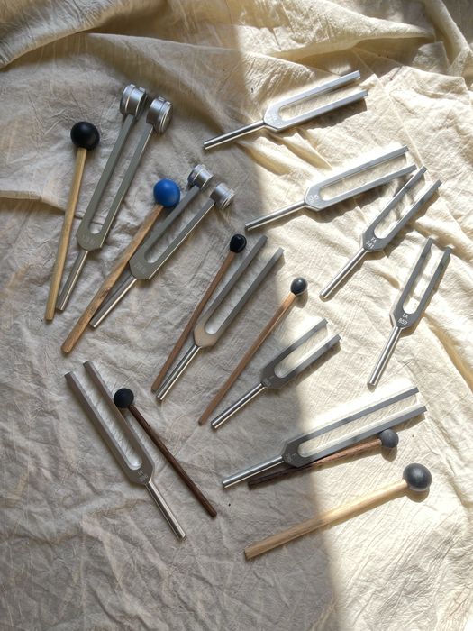 Чакрофон глюкофон камертон, коші, калімба