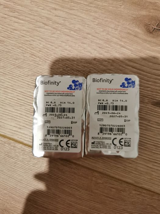 Soczewki miesięczne Biofinity - 0,75 (2szt).
