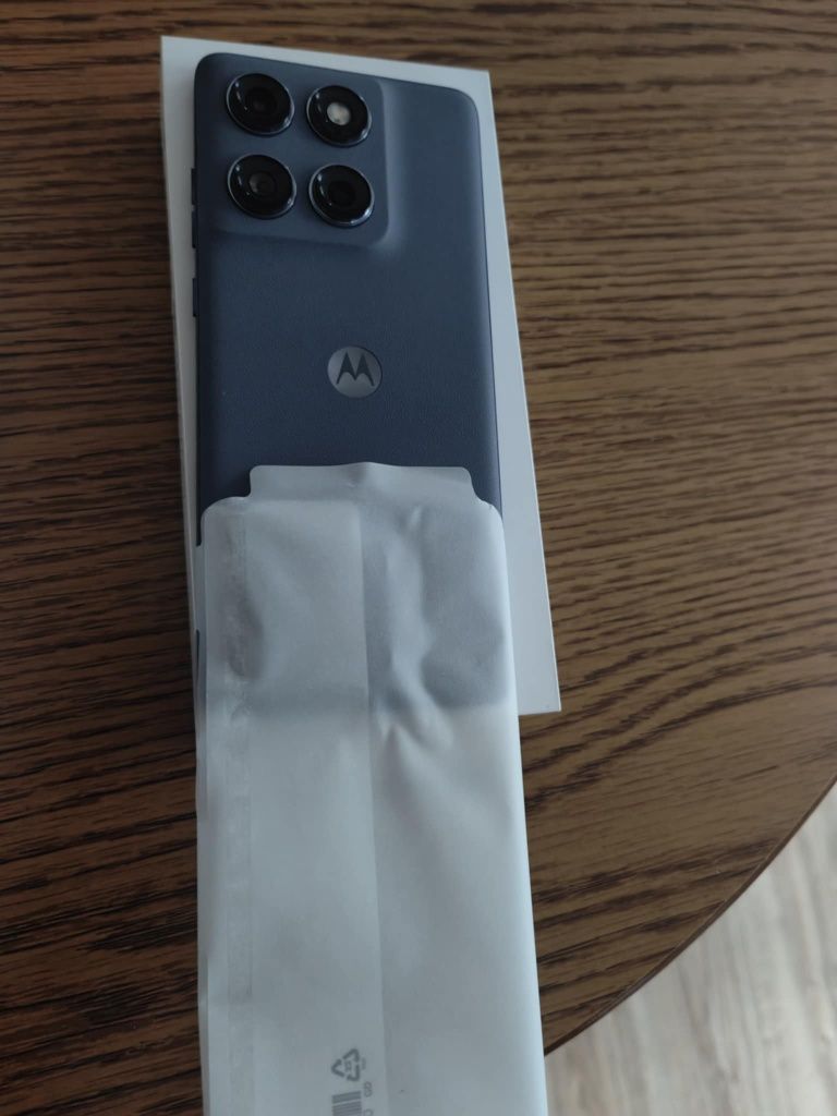 Sprzedam nowy telefon Motorola Edge 5G 60 Fusion