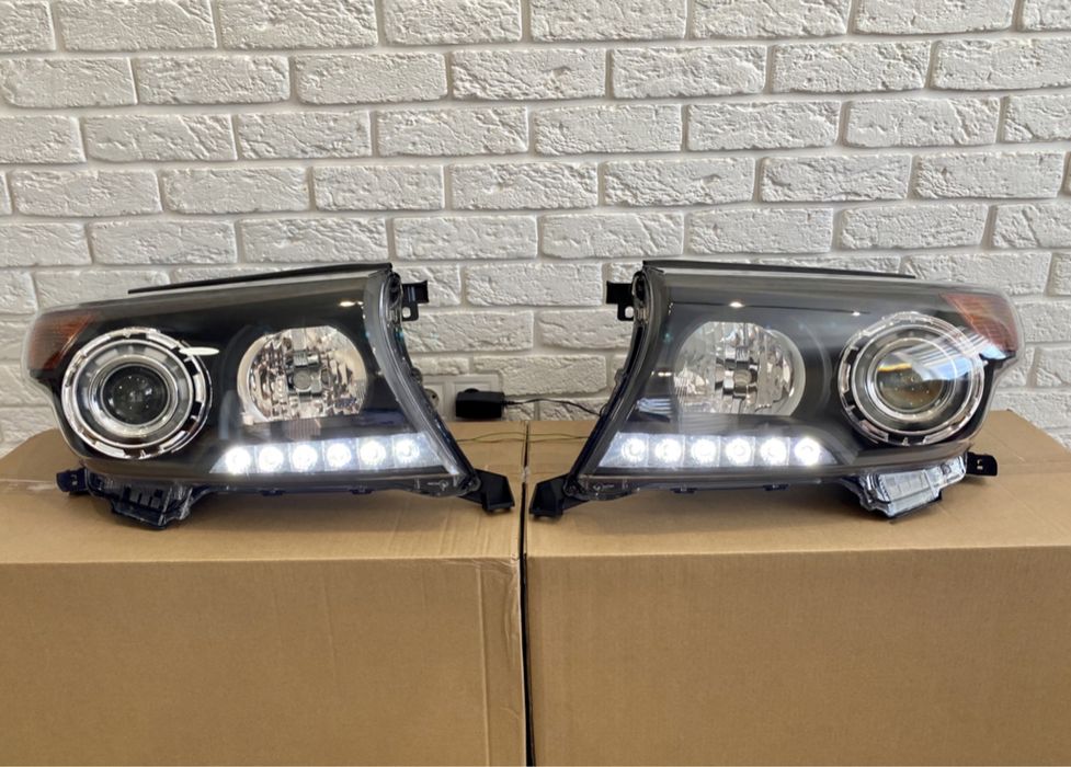Фары рестайлинг Toyota Land Cruiser 200 2007- 2015 темные оптика новые