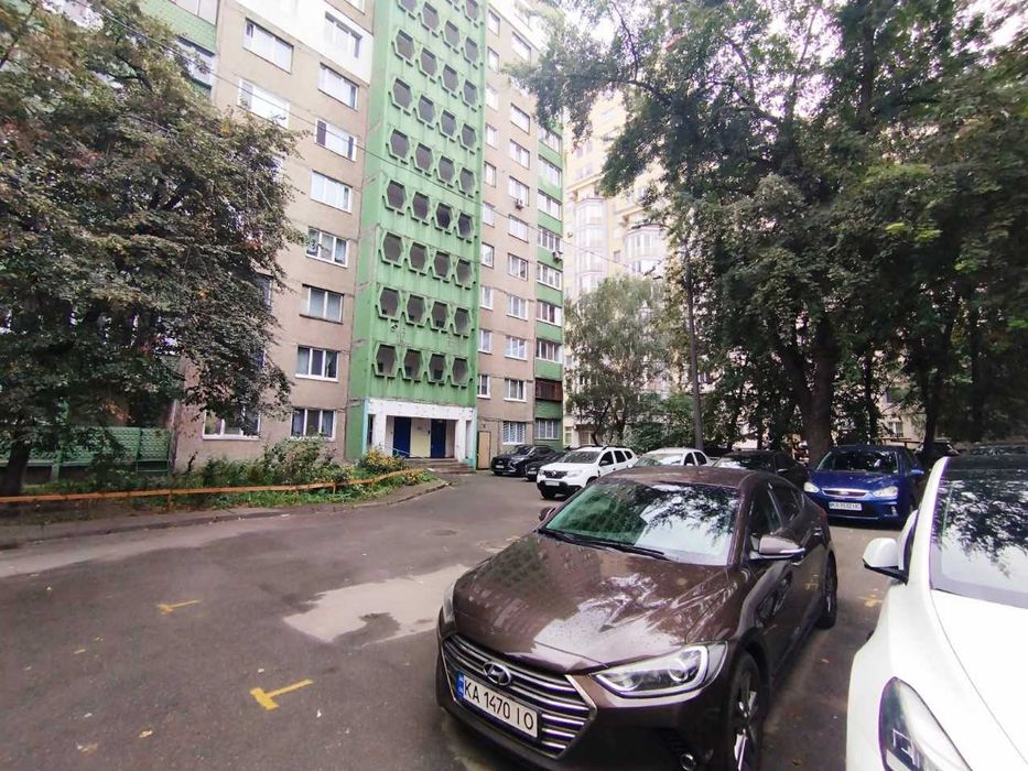 Продаж 3-кім   Автозаводська 39  Бережанська  Оболонський район