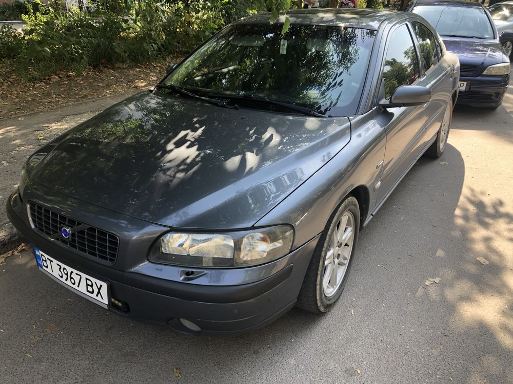 Продам машину VOLVO S60