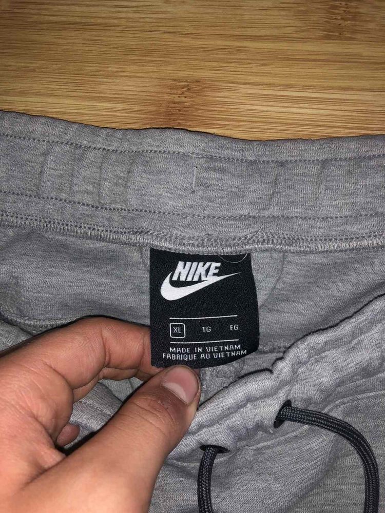 Nike tech fleece розмір xl стан нормальний