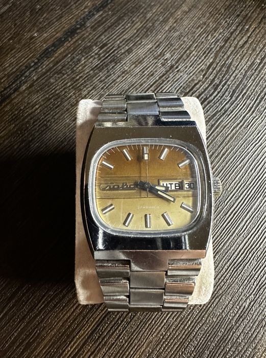 Продам наручные часы  слава танк теливизор не полет восток ракета луч