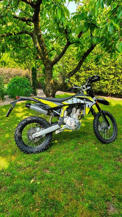 SWM RS 500r jak nowy 980 km przebiegu, wydech Arrow!